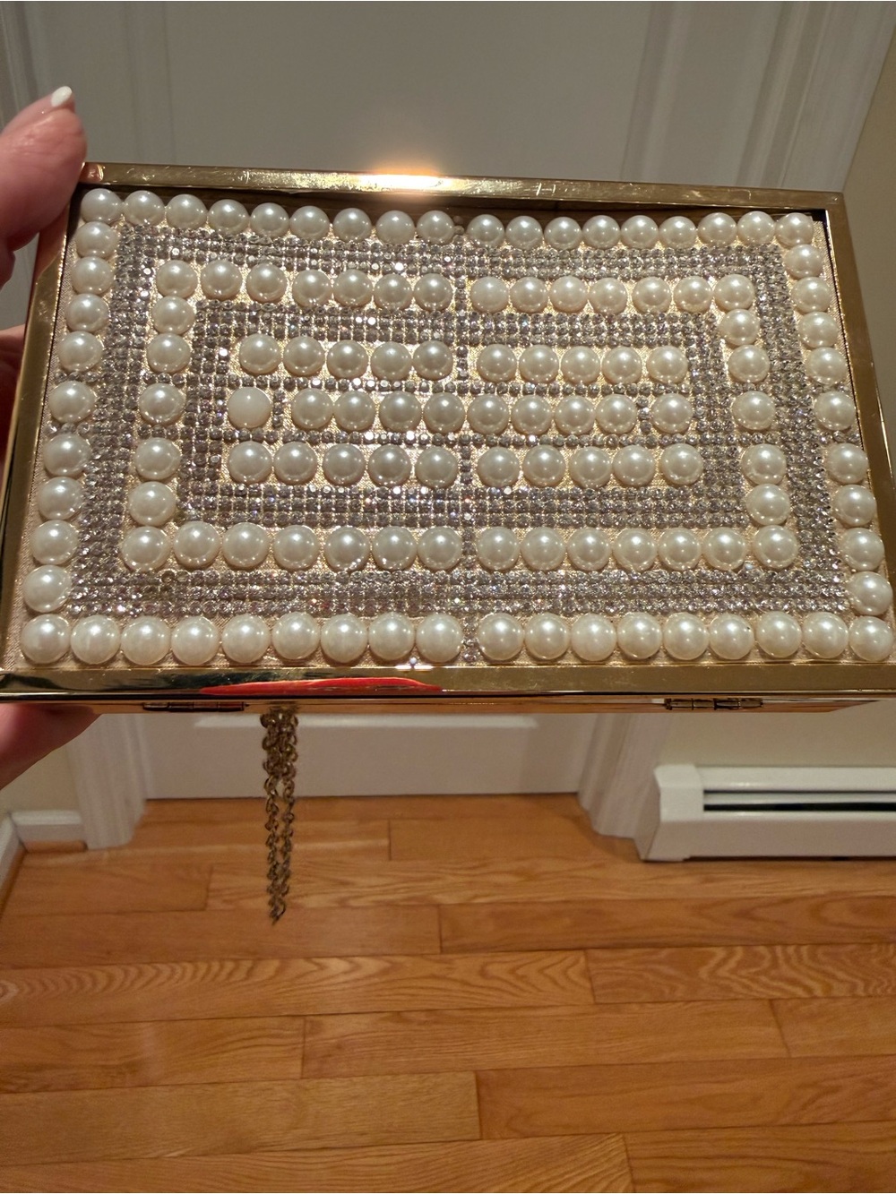 Cache vintage Gold Pearl & Crystal Rectangular Frame Clutch,
